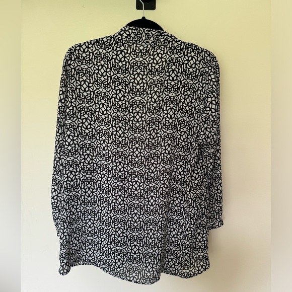 Laundry by Shelli Segal Black and White Patterned Blouse - Picture 6 of 7